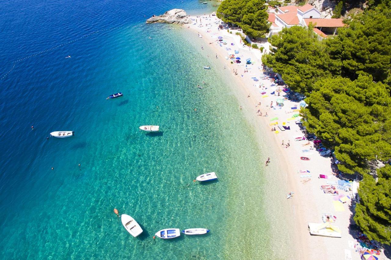 Apartments By The Sea Brela, Makarska - 11821 ภายนอก รูปภาพ