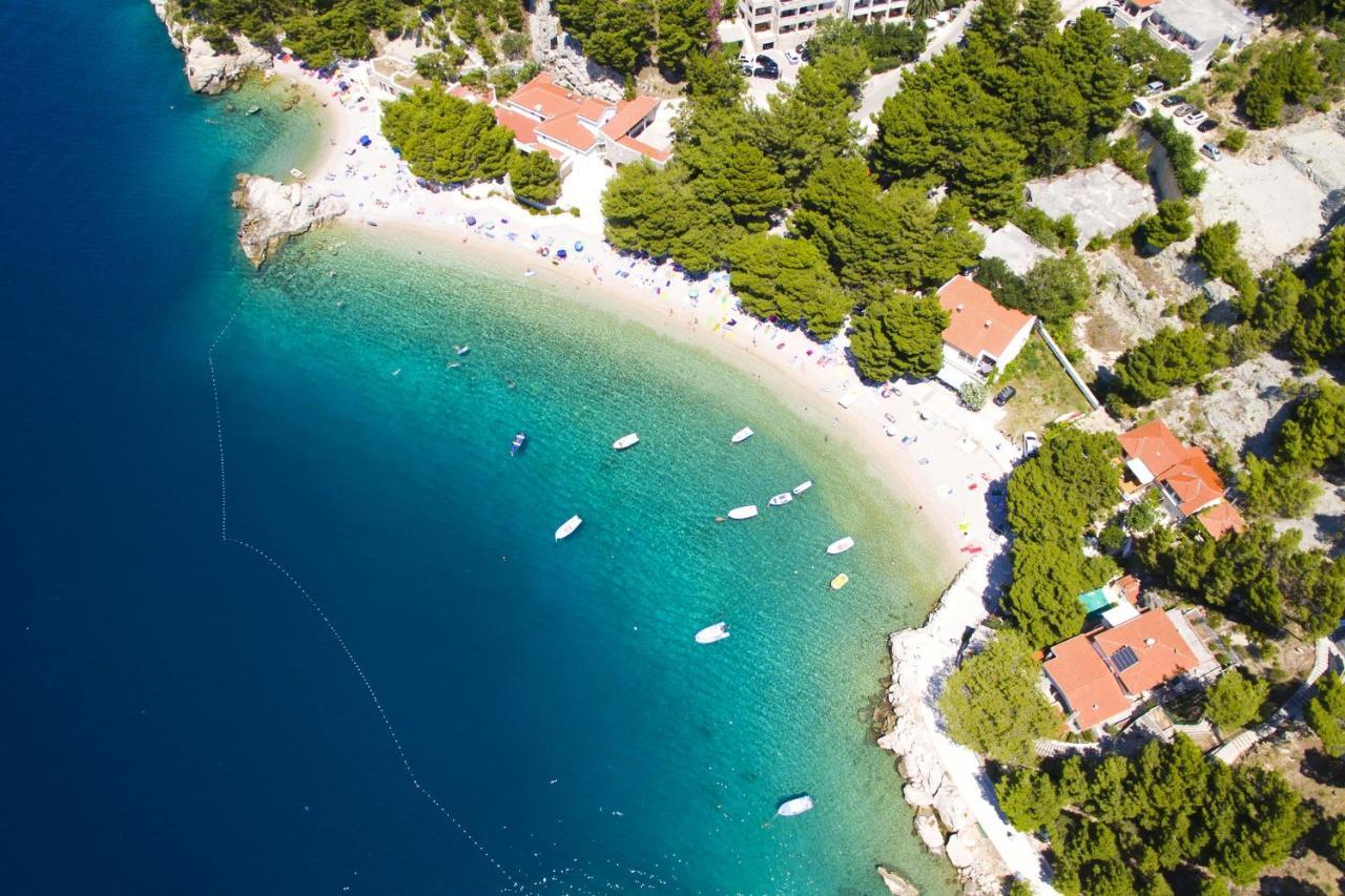 Apartments By The Sea Brela, Makarska - 11821 ภายนอก รูปภาพ