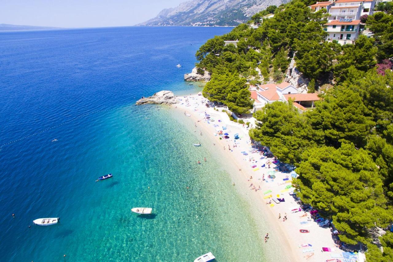 Apartments By The Sea Brela, Makarska - 11821 ภายนอก รูปภาพ