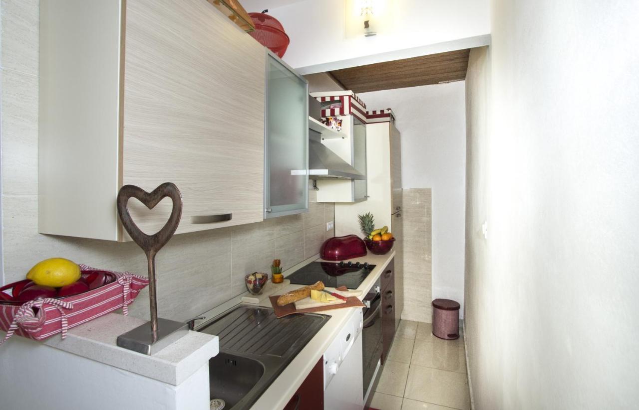 Apartments By The Sea Brela, Makarska - 11821 ภายนอก รูปภาพ
