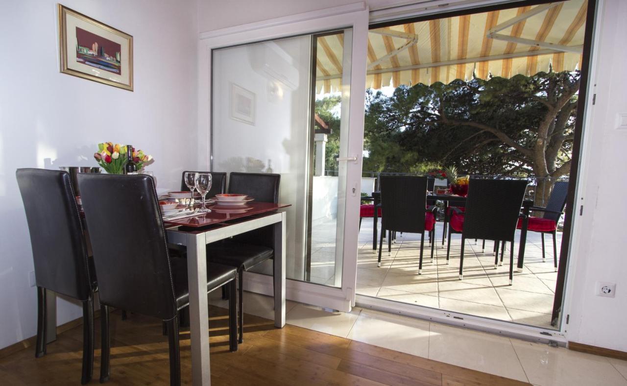 Apartments By The Sea Brela, Makarska - 11821 ภายนอก รูปภาพ