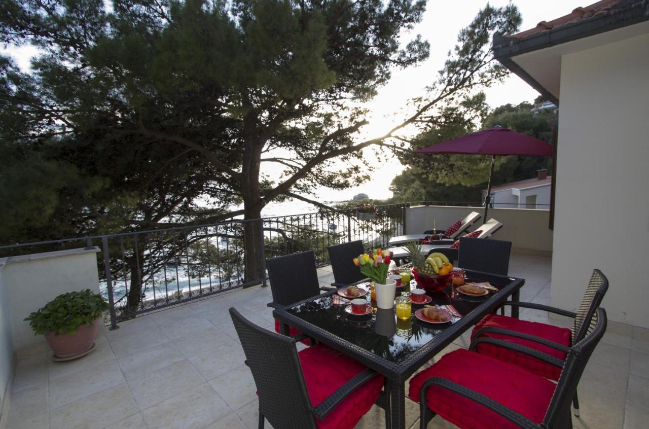 Apartments By The Sea Brela, Makarska - 11821 ภายนอก รูปภาพ